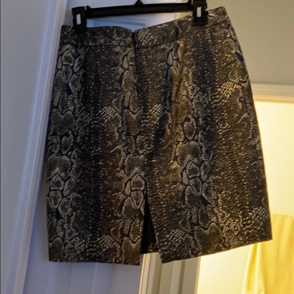 Knee length fitted Worthington skirt - Picture 3 of 4